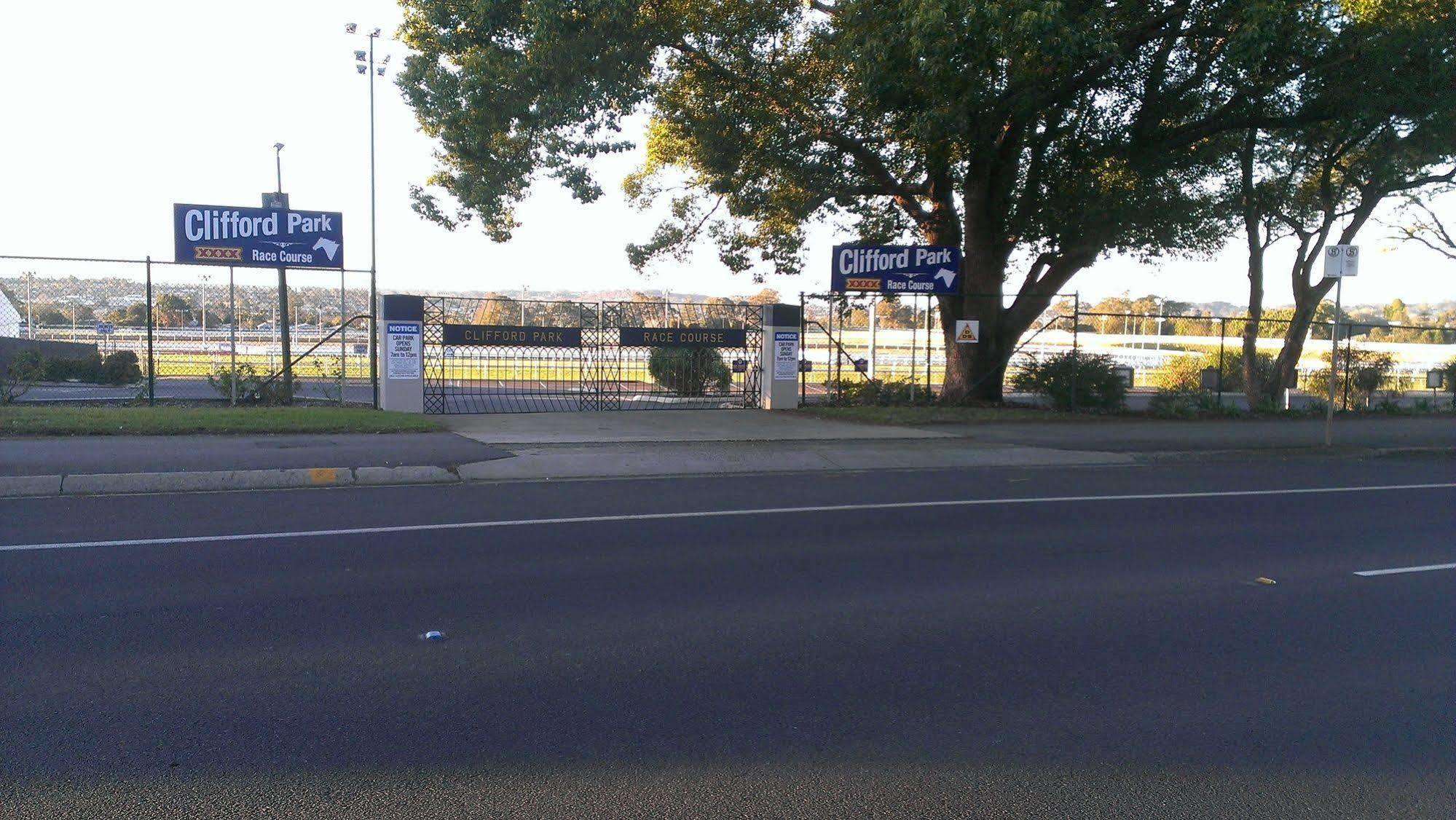 Clifford Park Motor Inn Toowoomba Εξωτερικό φωτογραφία